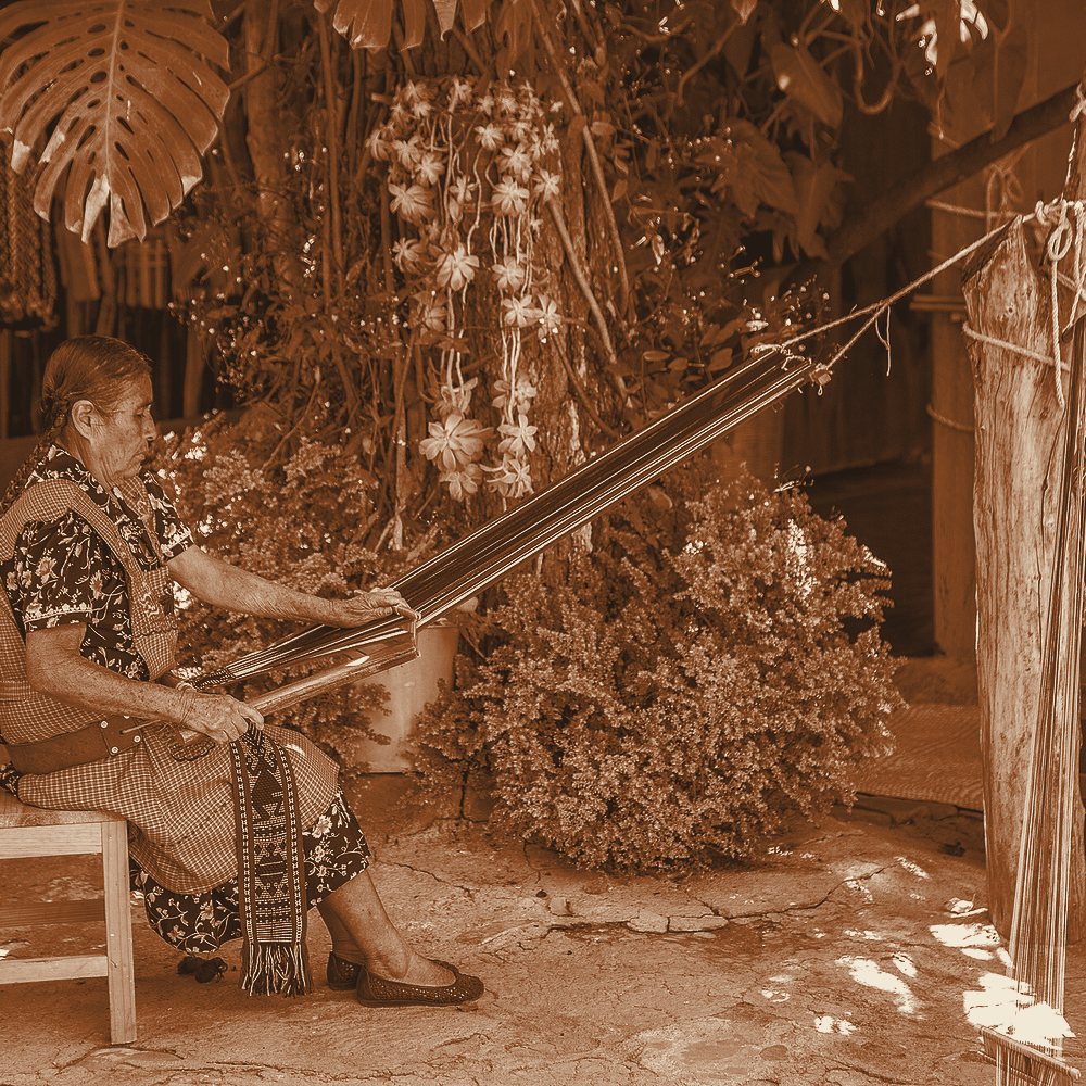 Tejedora en telar de cintura, Oaxaca
