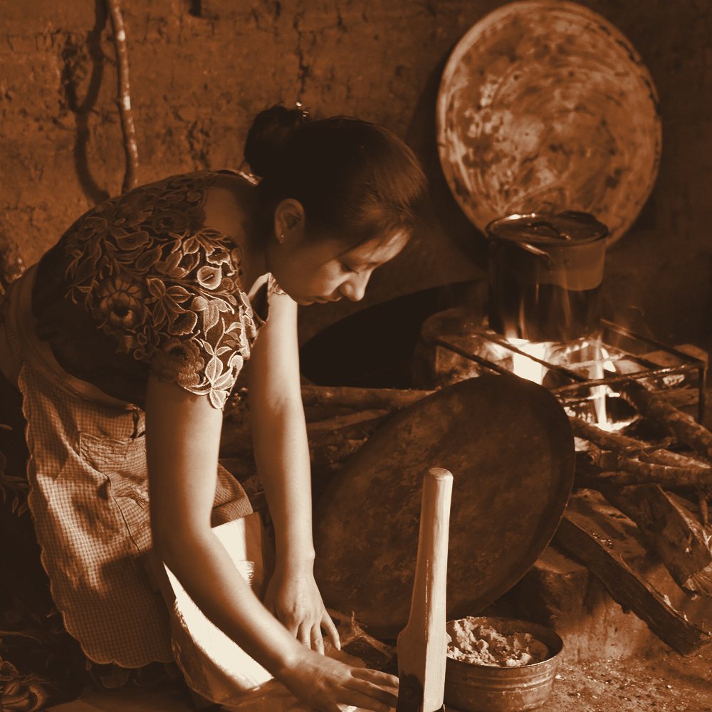 Elaboración de tortillas de maíz a mano